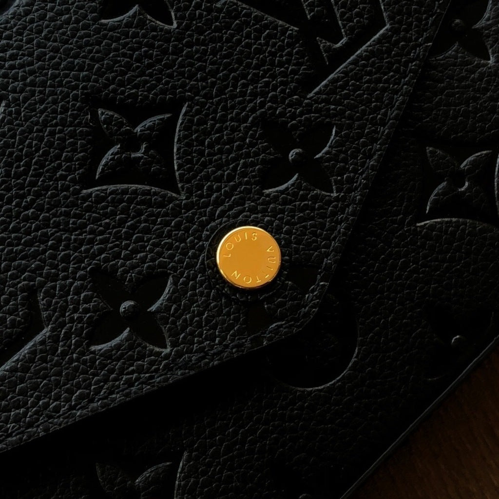 Bolsa Pequena Couro Padrão Monograma Embossado Preto