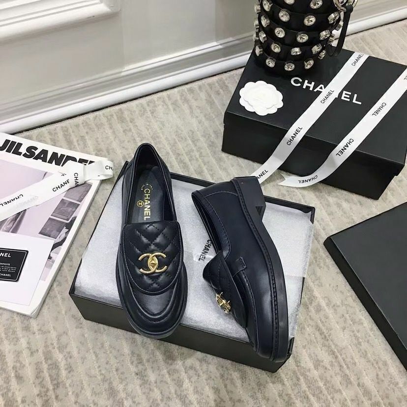 Mocassim Couro Preto Detalhe Corrente Frontal