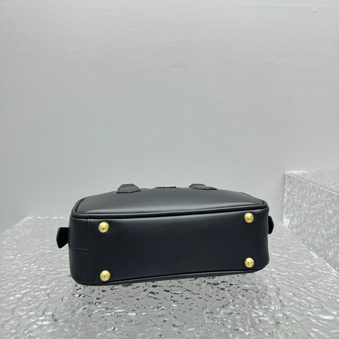 Bolsa Couro Estruturada Bege Placa Triangular