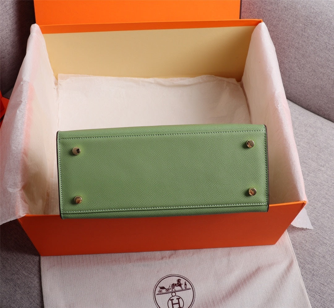 Bolsa Satchel Couro Estruturada com Fecho Frontal