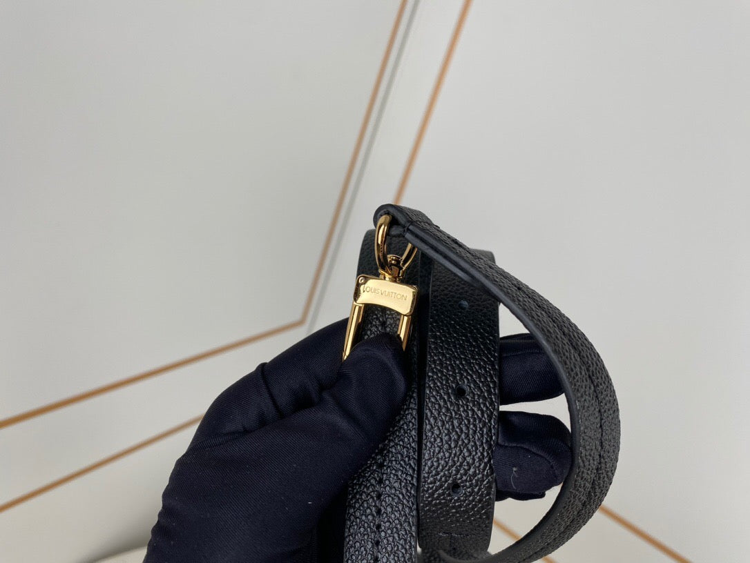 Bolsa Satchel Couro Estruturada Marrom Placa Triangular