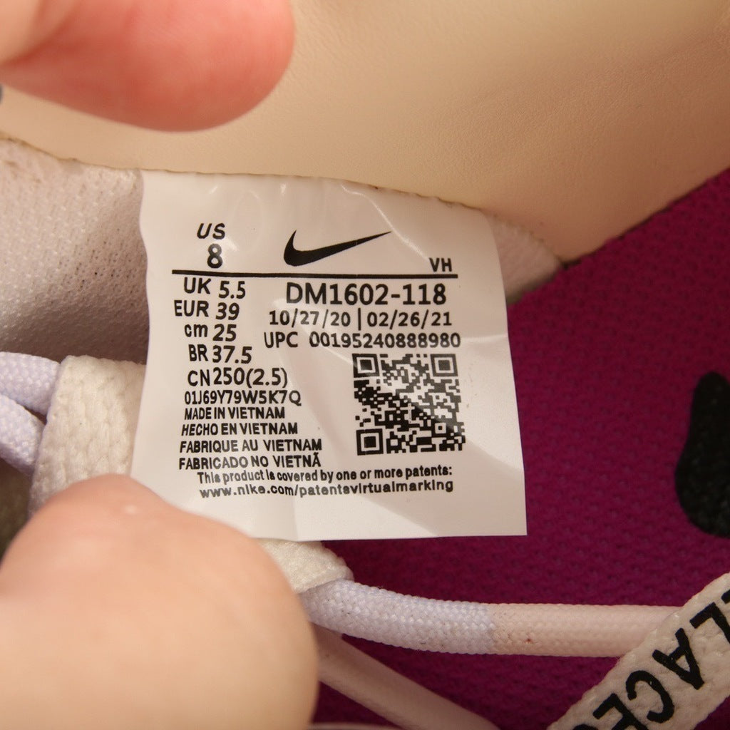 Tênis Cano Baixo Couro Branco Detalhe Preto Estampa Tipográfica