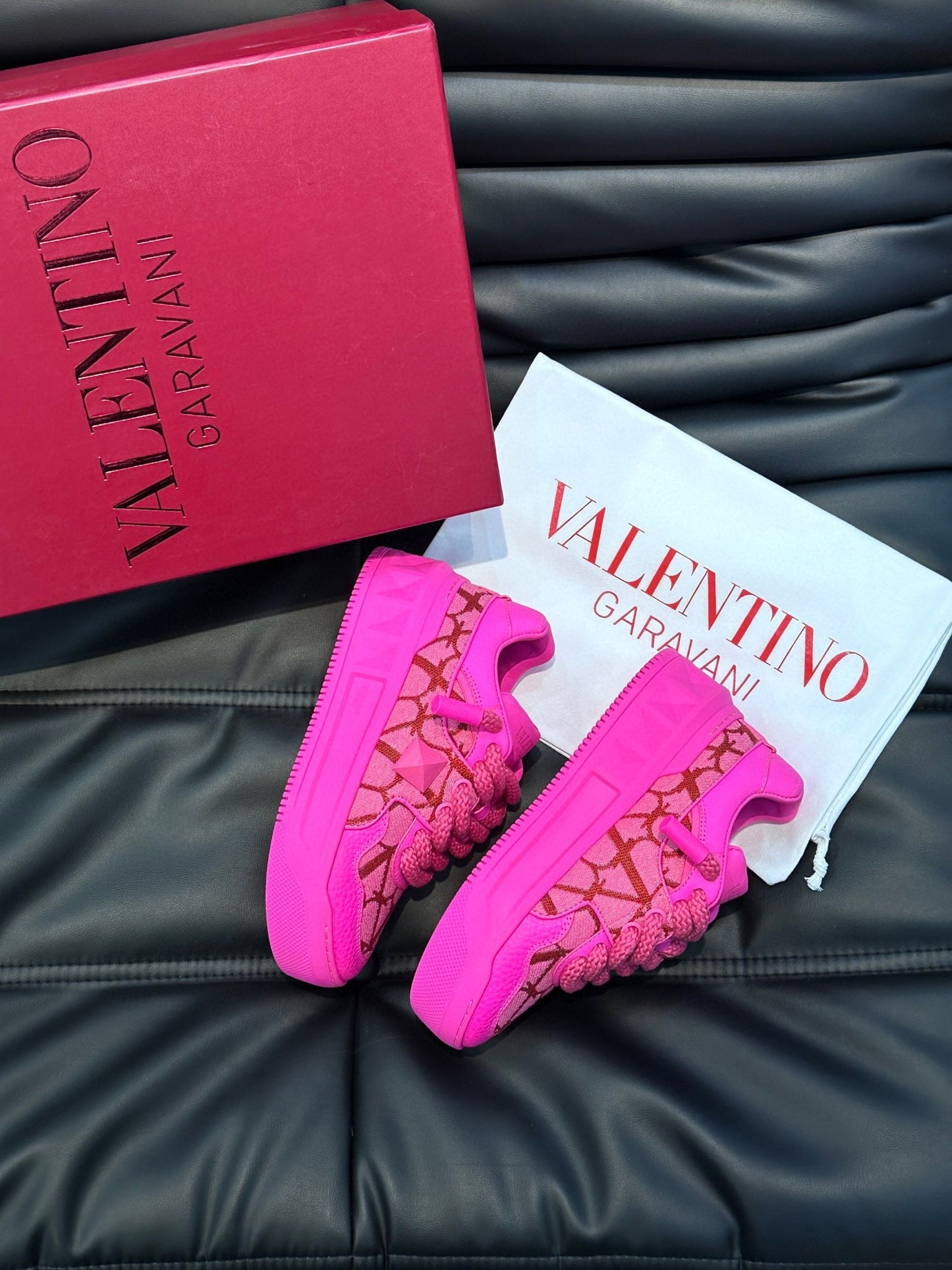 Tênis Couro Rosa Pérola Spike Frontal Prata