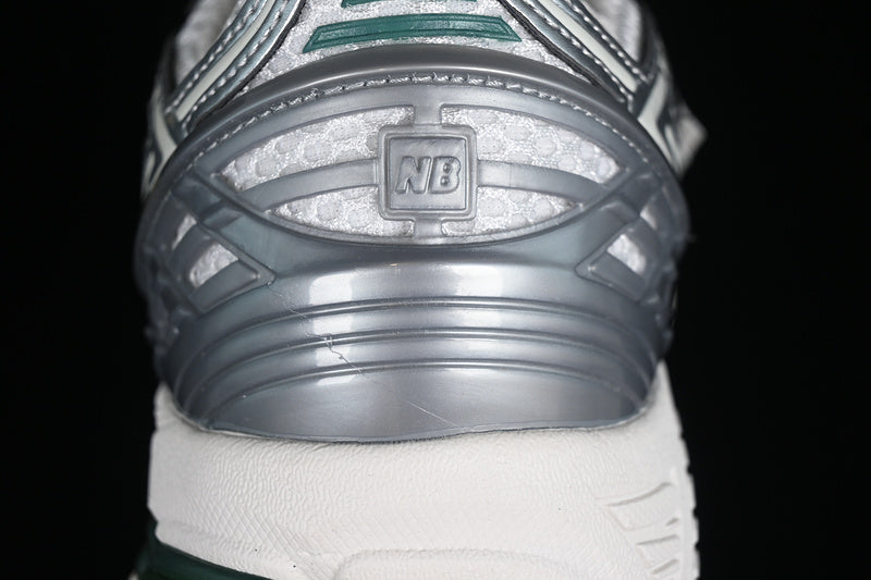 Tênis Runner Malha Silver Metálico Detalhe Cinza