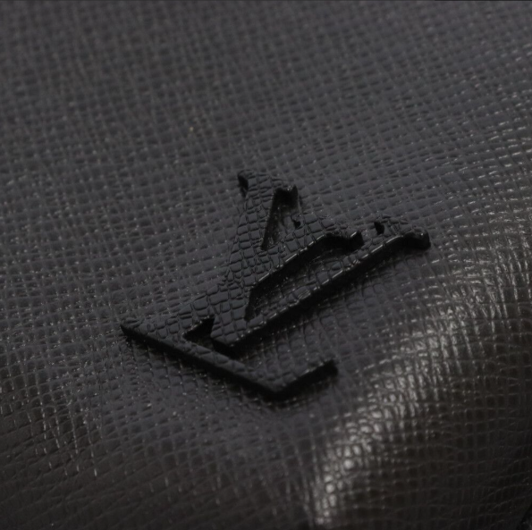 Mochila Couro Texturizado Preto Alças Ajustáveis