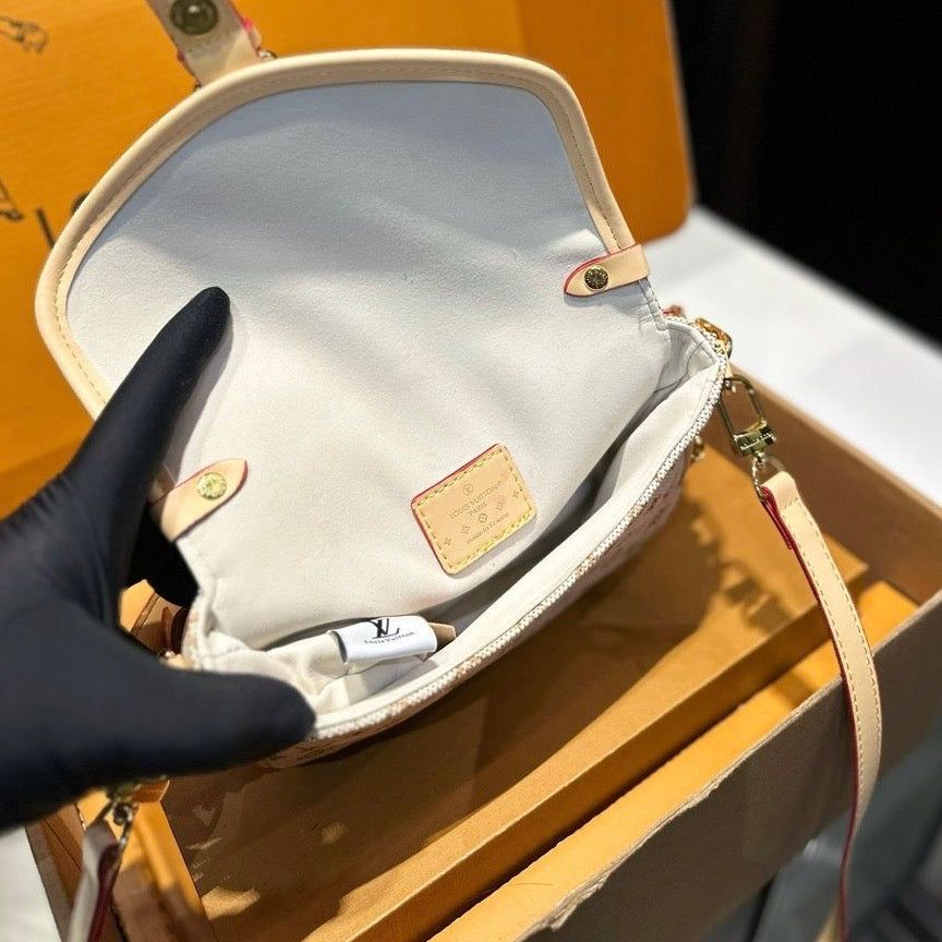 Bolsa Couro Padrão Monograma Geométrico