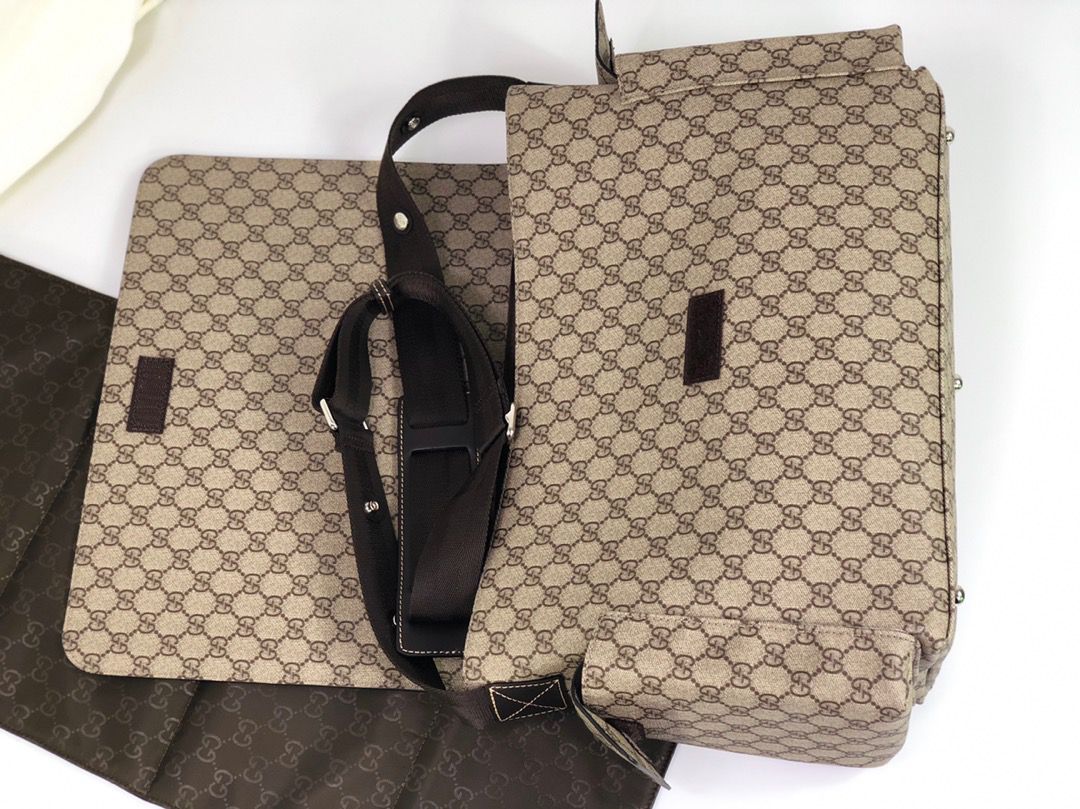 Bolsa Satchel Lona Padrão Letras Entrelaçadas Marrom Médio
