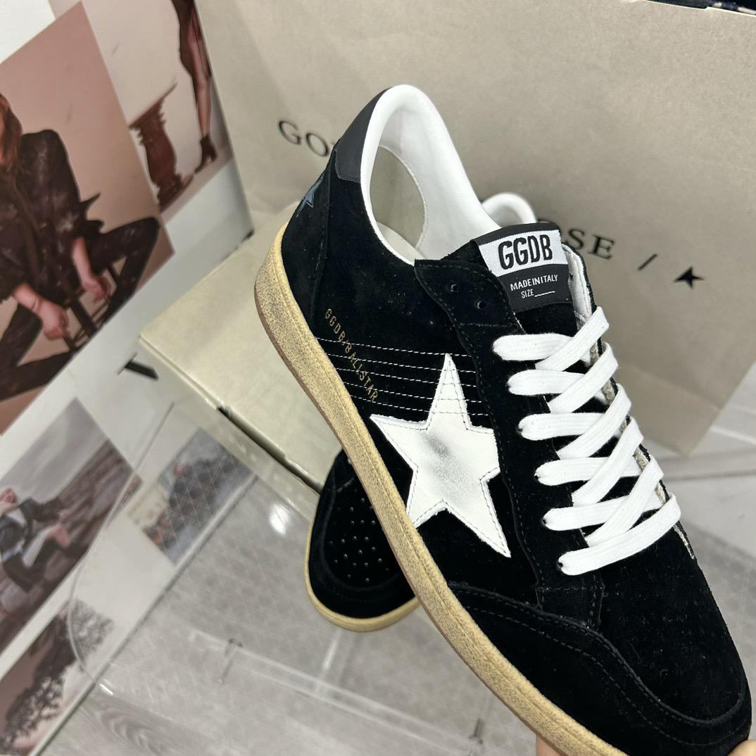 Tênis Couro Preto Solado Gasto Detalhe Dourado