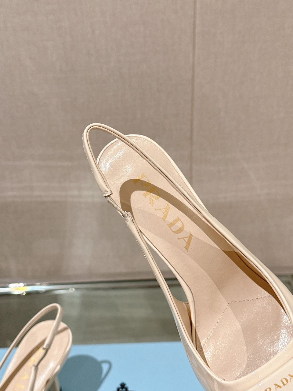 Sandália Scarpin Couro Branco Tira Traseira