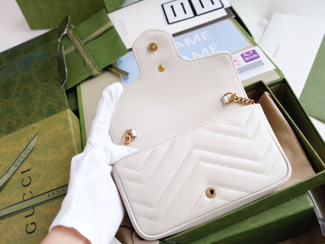 Bolsa Ombro Couro Acolchoado Branco Letras Entrelaçadas
