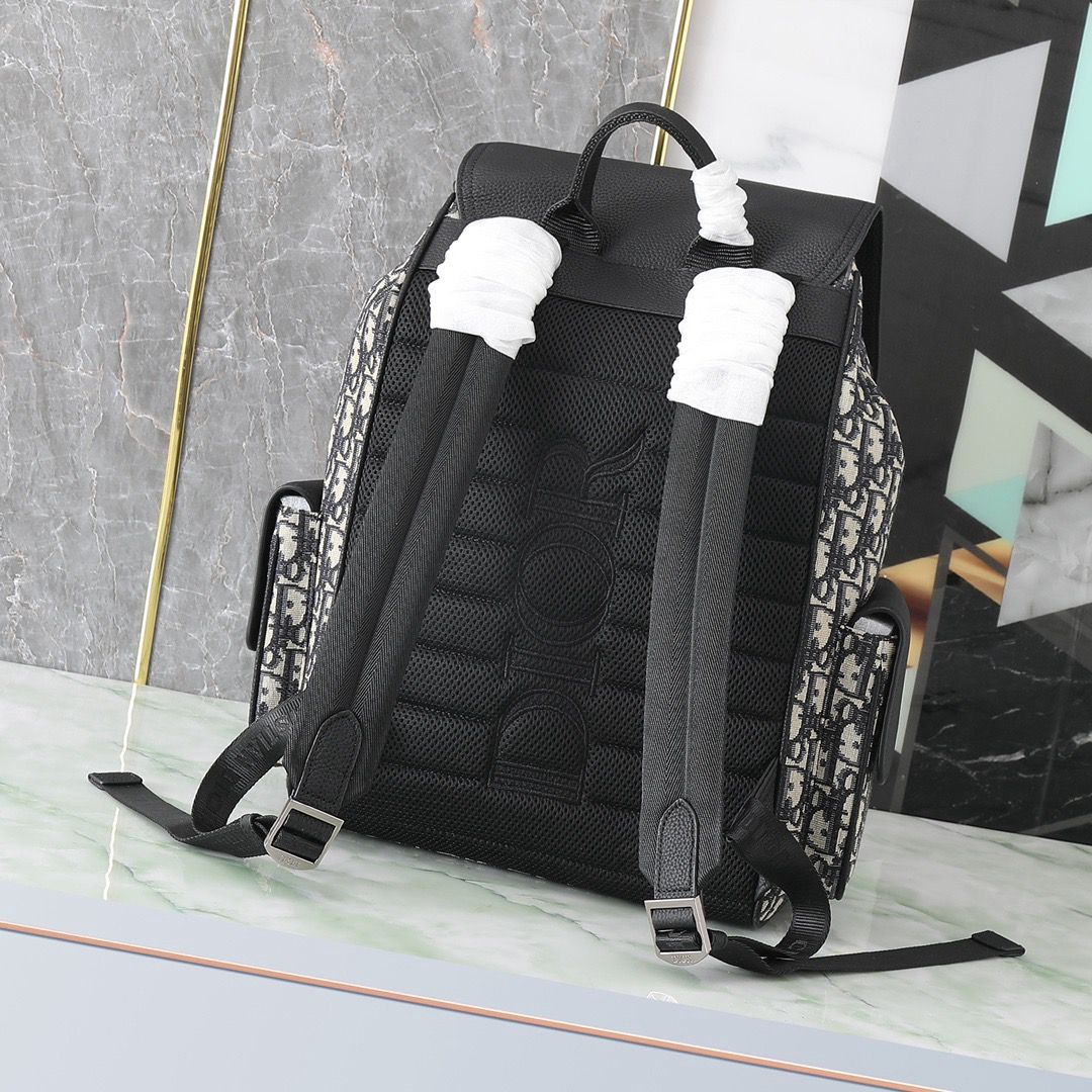 Mochila Couro Estruturada Formato Ferradura