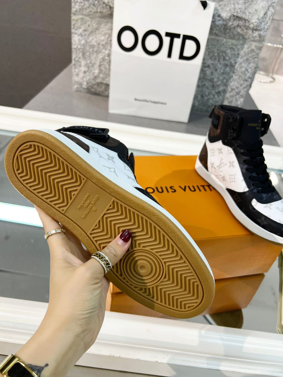 Tênis Bota Couro Preto Cano Médio