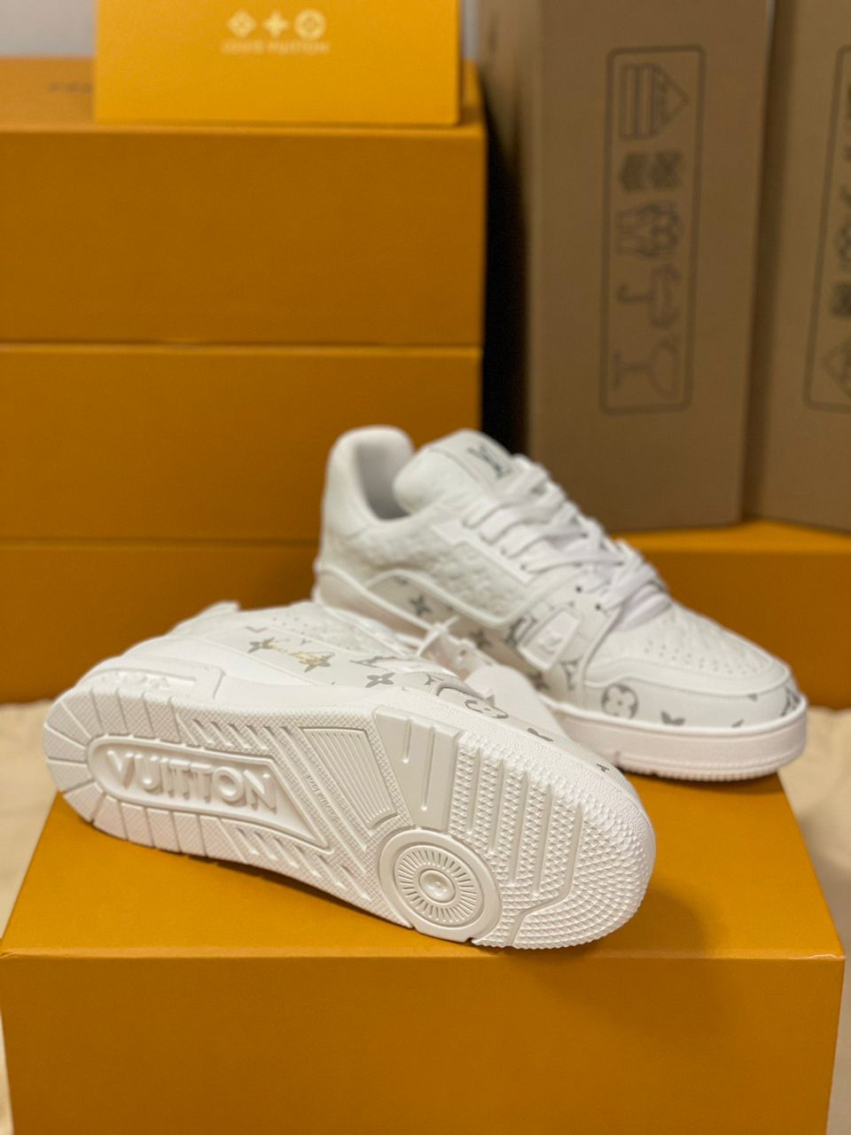 Tênis Couro Branco Cano Baixo Detalhe Tonal