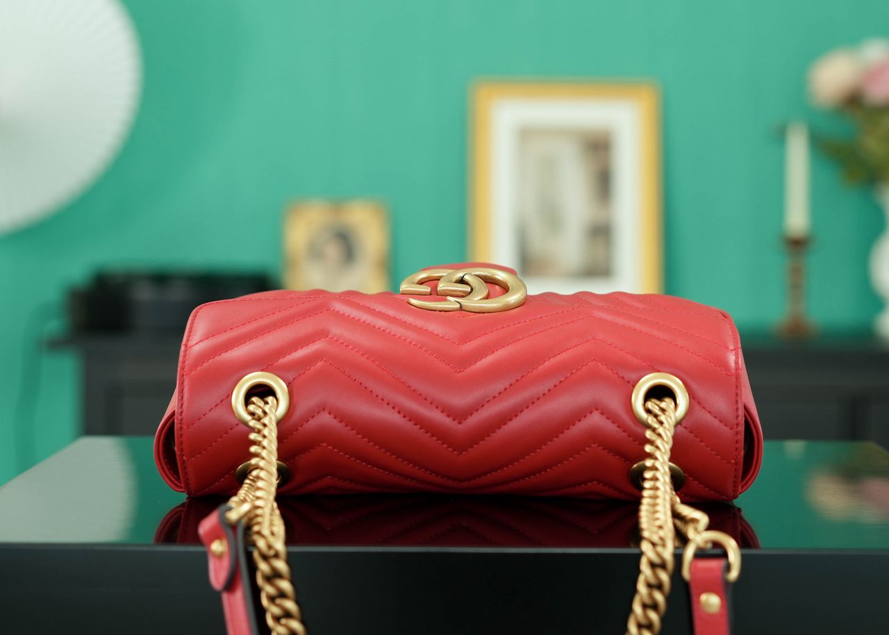 Bolsa Satchel Couro Matelassê Vermelho Letras Entrelaçadas Pequena