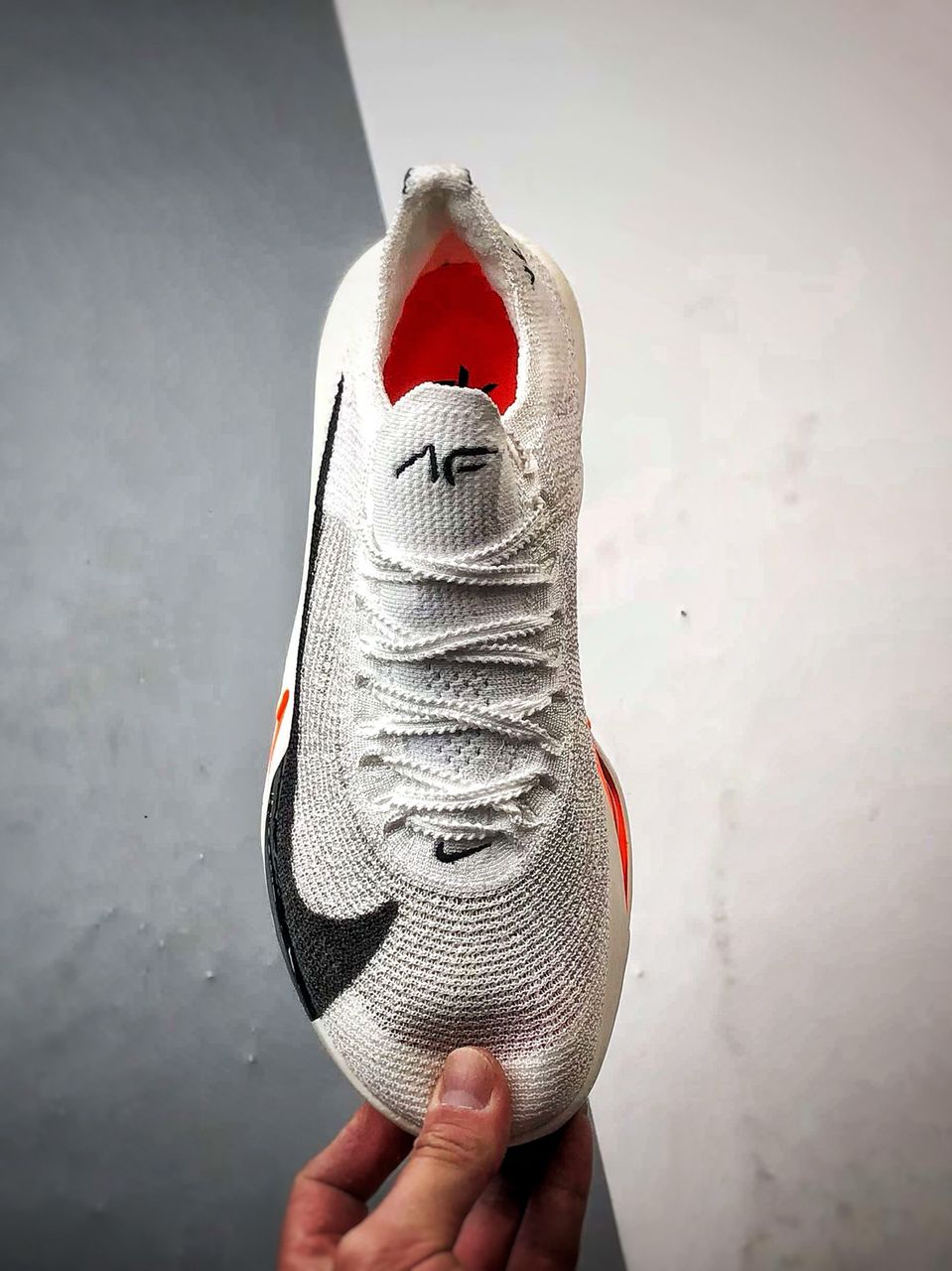 Tênis Running Malha Branco Detalhe Preto e Laranja