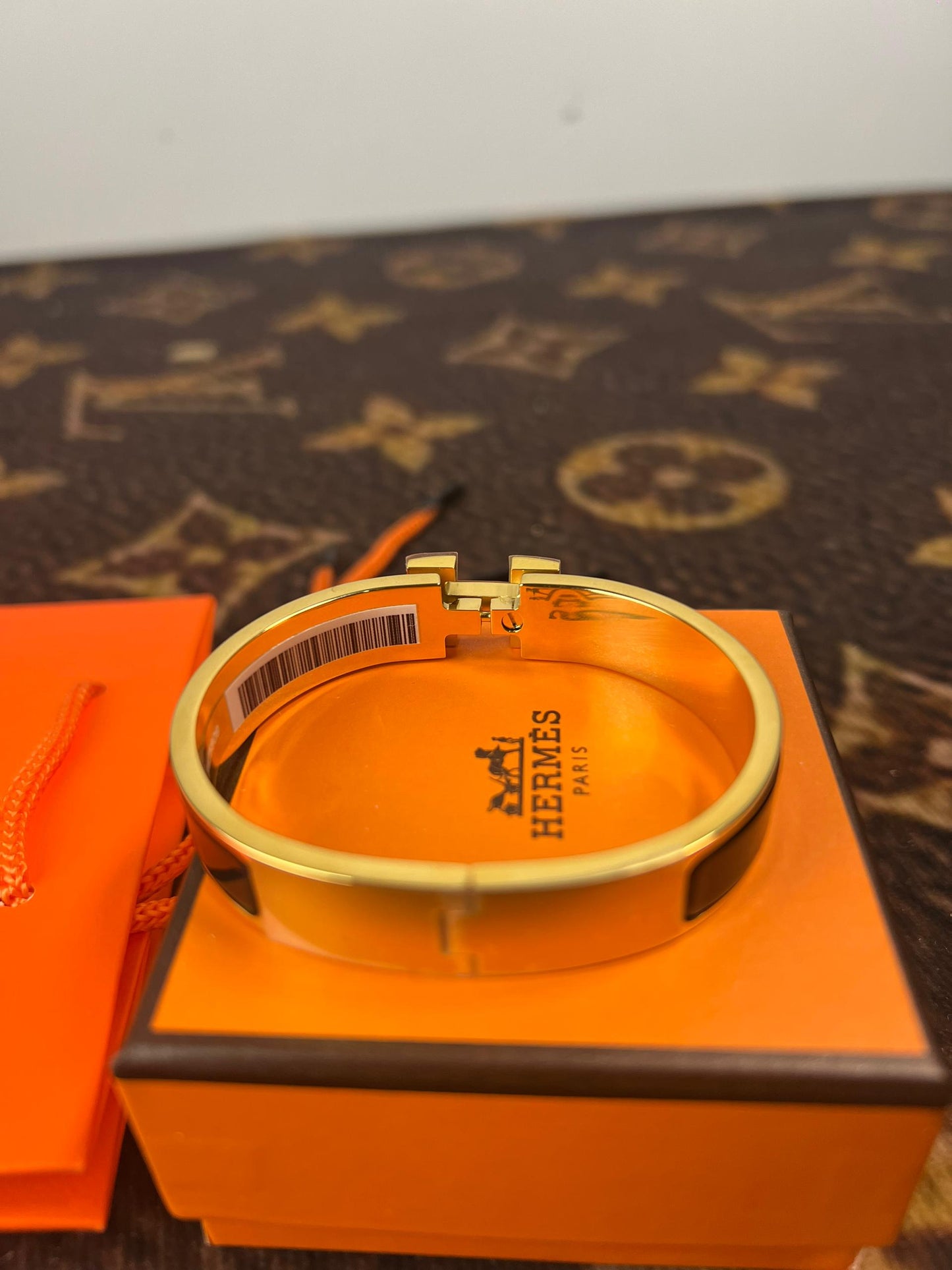Pulseira Bracelete Couro Esmaltado Fechamento Clique