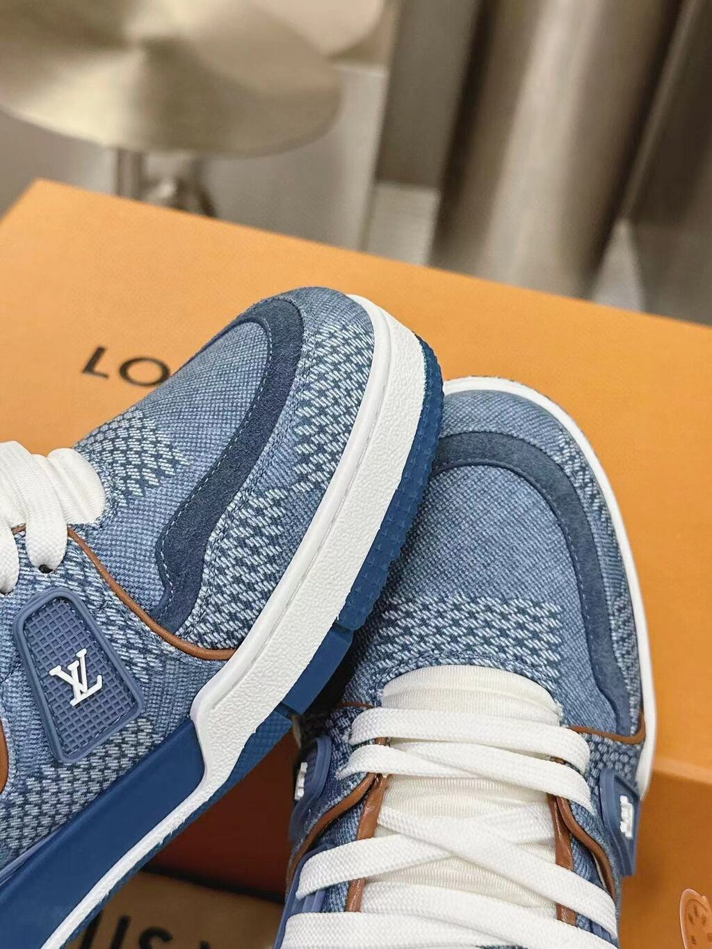 Tênis Couro e Denim Azul Padrão Quadriculado 3D