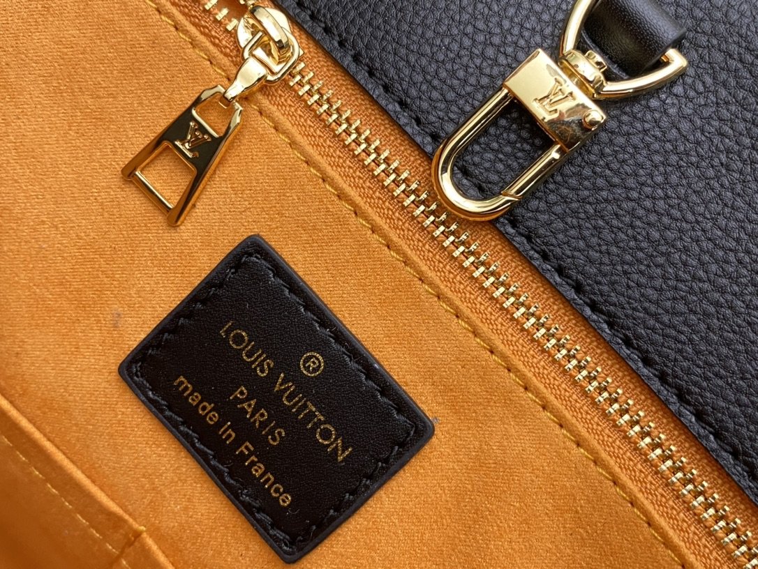 Bolsa Tote Couro Padrão Monograma Geométrico Marrom Tamanho Médio