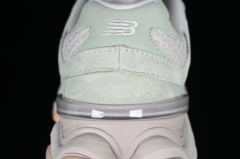 Tênis Runner Couro Cinza Prata Detalhes Verde Musgo