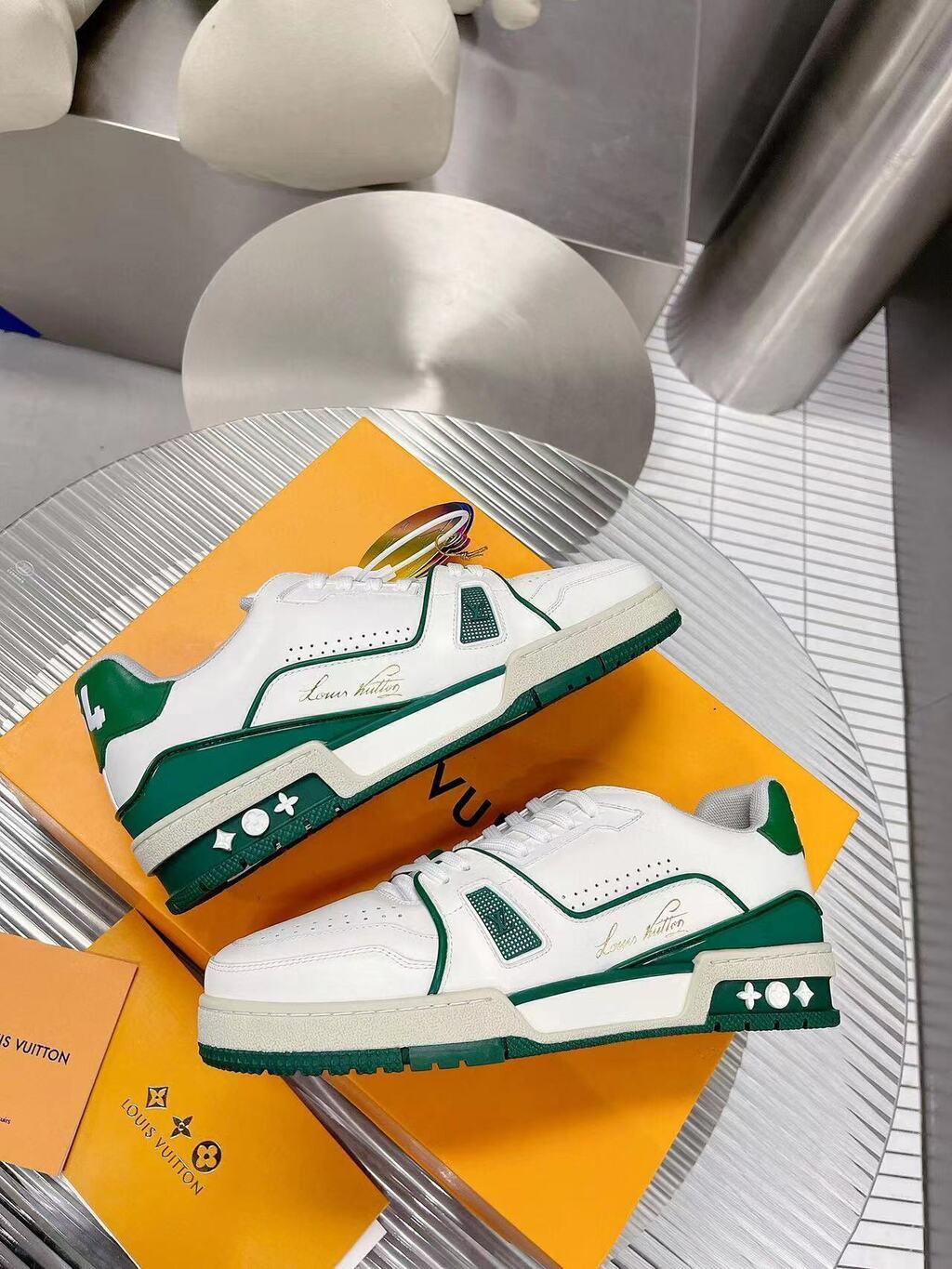 Tênis Couro Branco Detalhe Verde