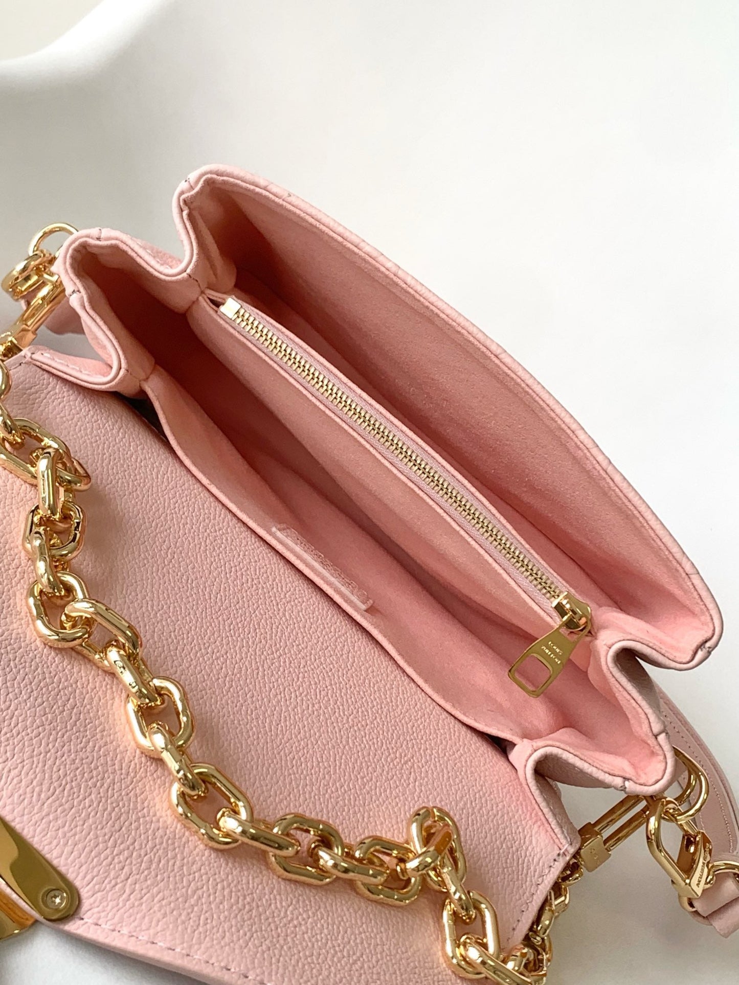 Bolsa Pochete Couro Padrão Monograma Geométrico Rosa Opala