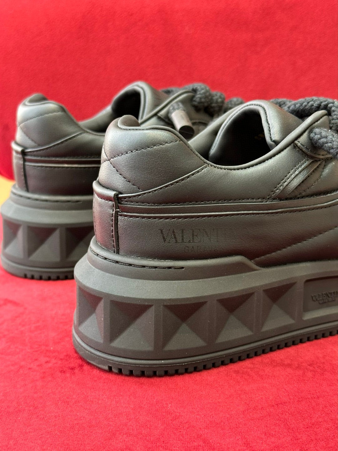 Tênis Couro Preto Solado Triplo Minimal
