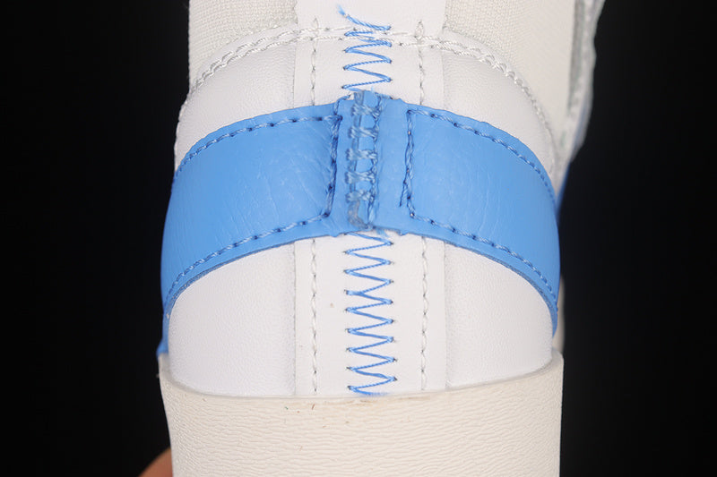 Tênis Cano Médio Couro Branco Detalhe Azul