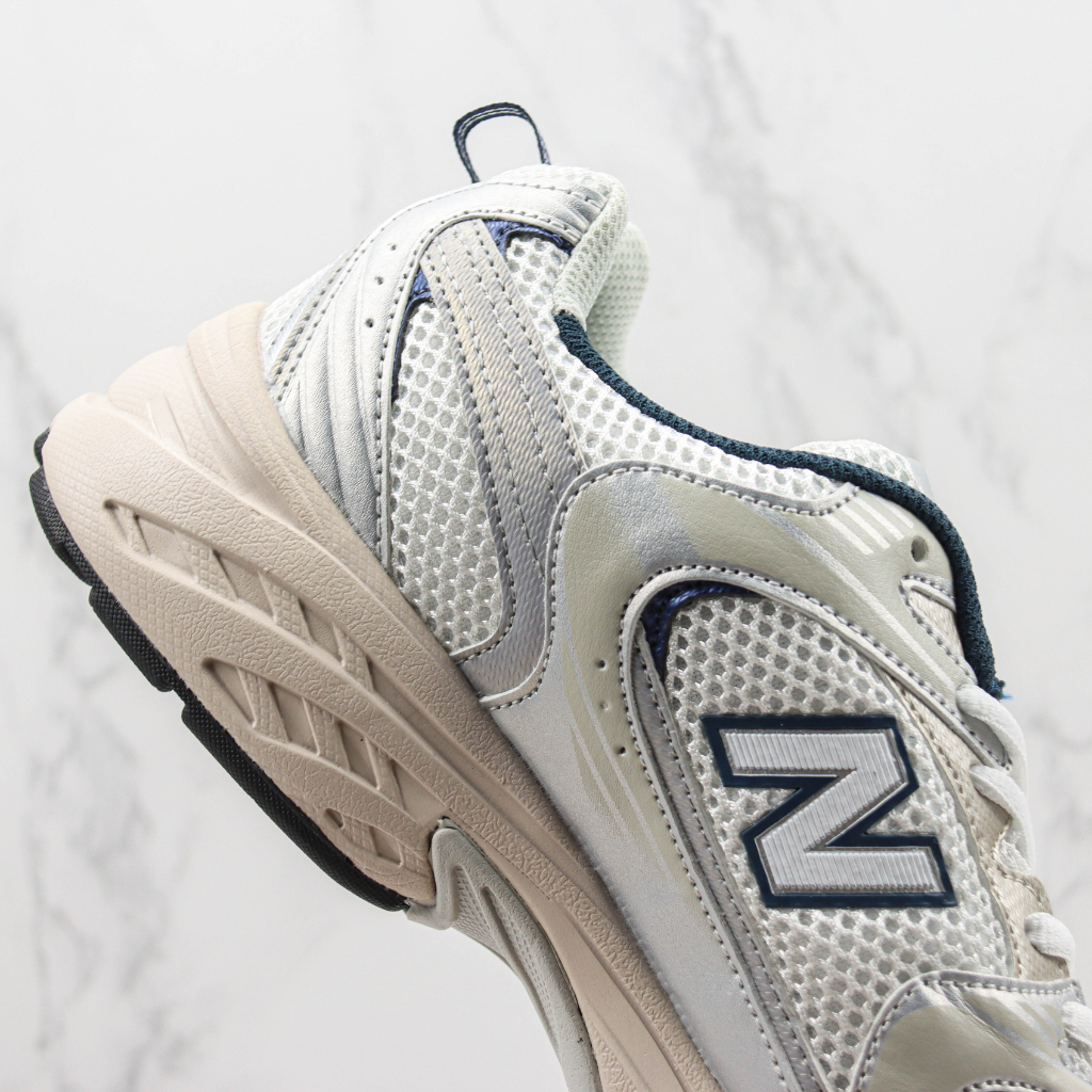 Tênis Runner Malha Branco Prata e Azul Marinho