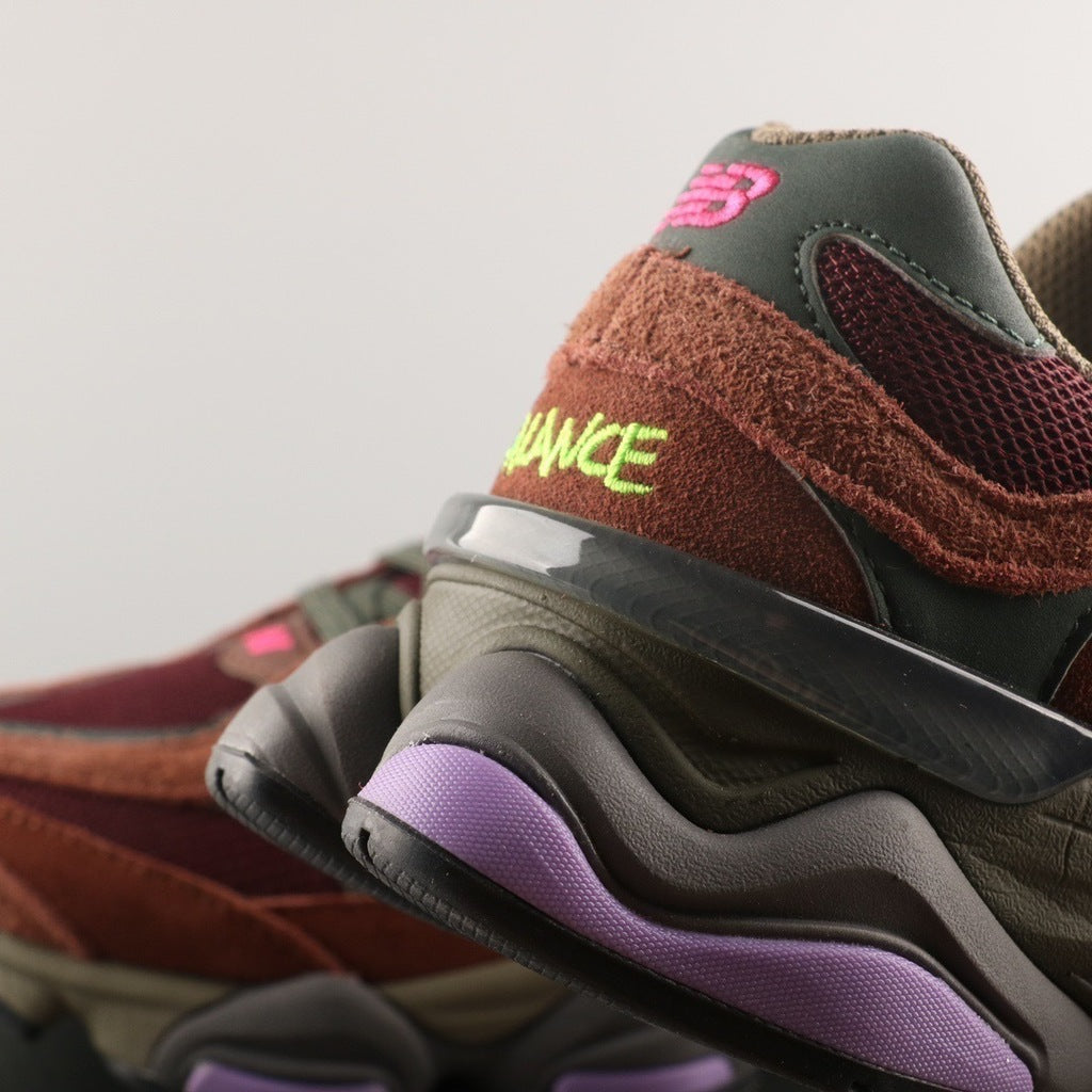 Tênis Runner Malha Borgonha com Detalhe Rosa