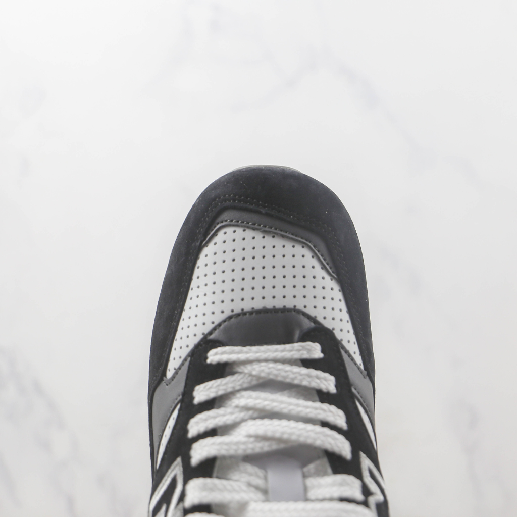 Tênis Runner Malha Preto e Branco Solado Cinza