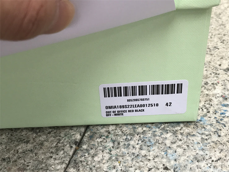 Tênis Couro Vermelho Preto e Branco Detalhe Listra Lateral