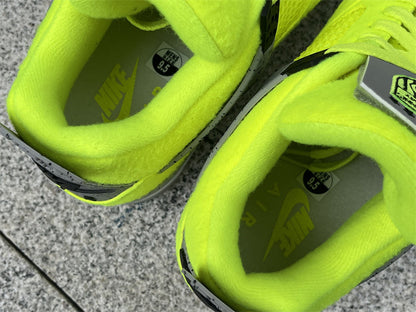 Tênis Cano Alto Basquete Branco Detalhe Verde e Laranja