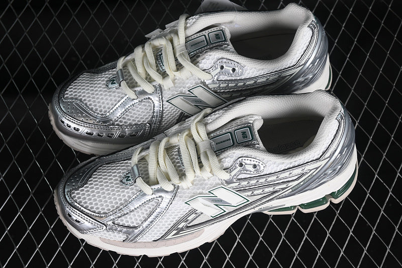 Tênis Runner Malha Silver Metálico Detalhe Cinza