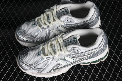 Tênis Runner Malha Silver Metálico Detalhe Cinza
