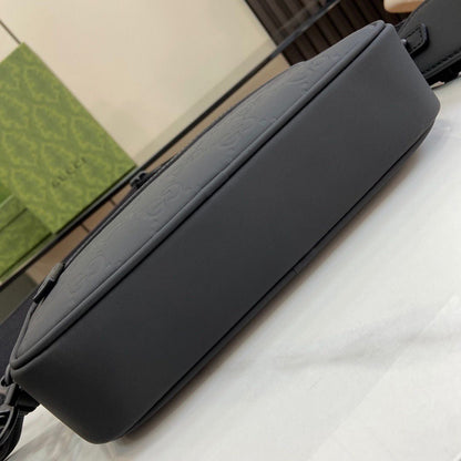 Bolsa Pequena Couro Preto Letras Entrelaçadas