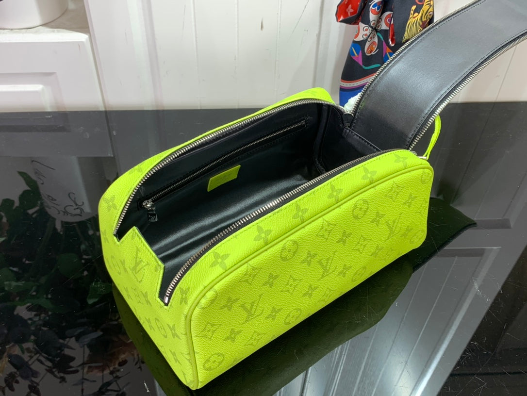 Necessaire Couro Padrão Monograma Geométrico Amarelo Neon