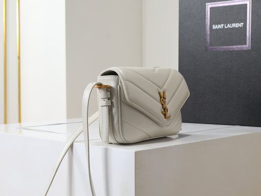 Bolsa crossbody LOULOU toy em couro em MATELASSÉ