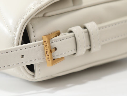 Bolsa crossbody LOULOU toy em couro em MATELASSÉ