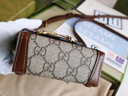Bolsa Mini Couro Marrom com Ferragem Argola