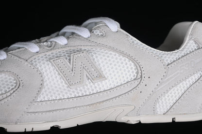 Tênis Runner Malha Branca Detalhe Lateral
