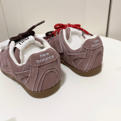 Tênis Infantil Malha Rosa Detalhes Laterais Cinza