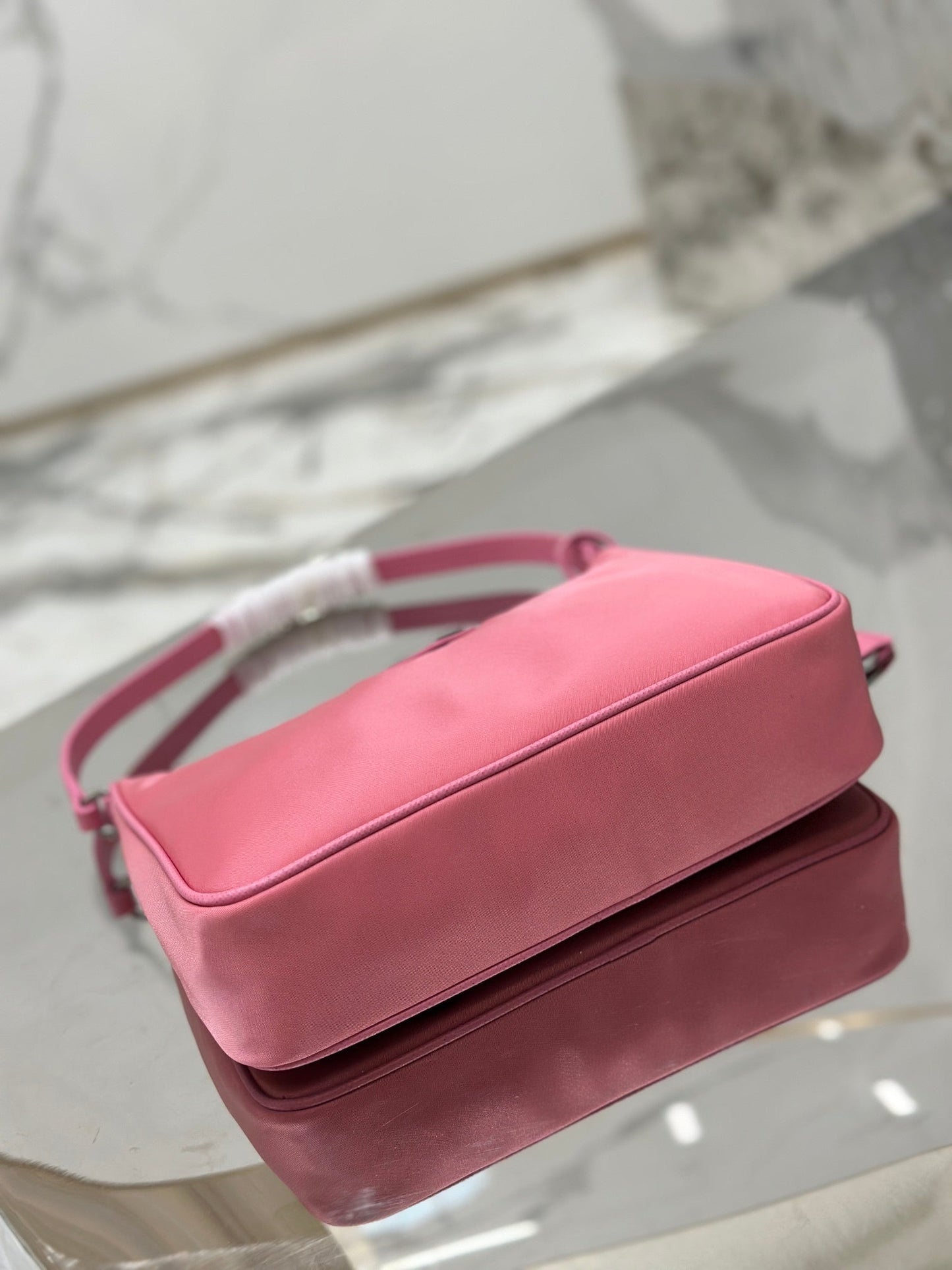 Bolsa Satchel Nylon Mini Placa Triangular