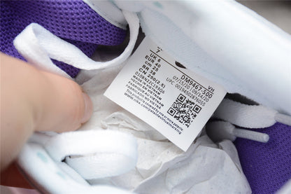 Tênis Cano Baixo Couro Roxo com Detalhes Contrastantes