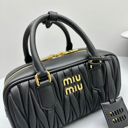 Bolsa Satchel Couro Acolchoado Napa Bege