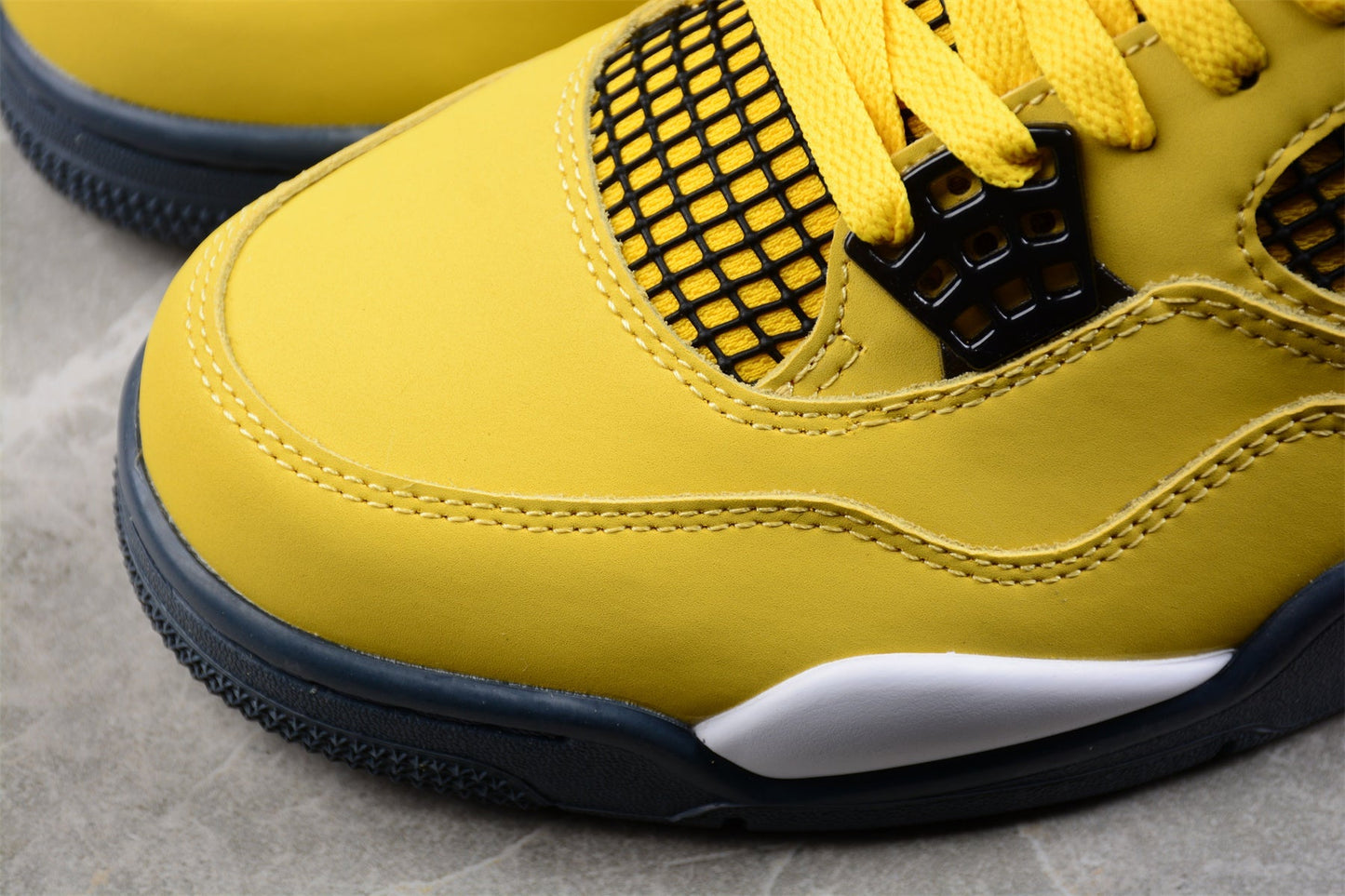Tênis Cano Alto Basquete Preto Detalhes Amarelo Raio