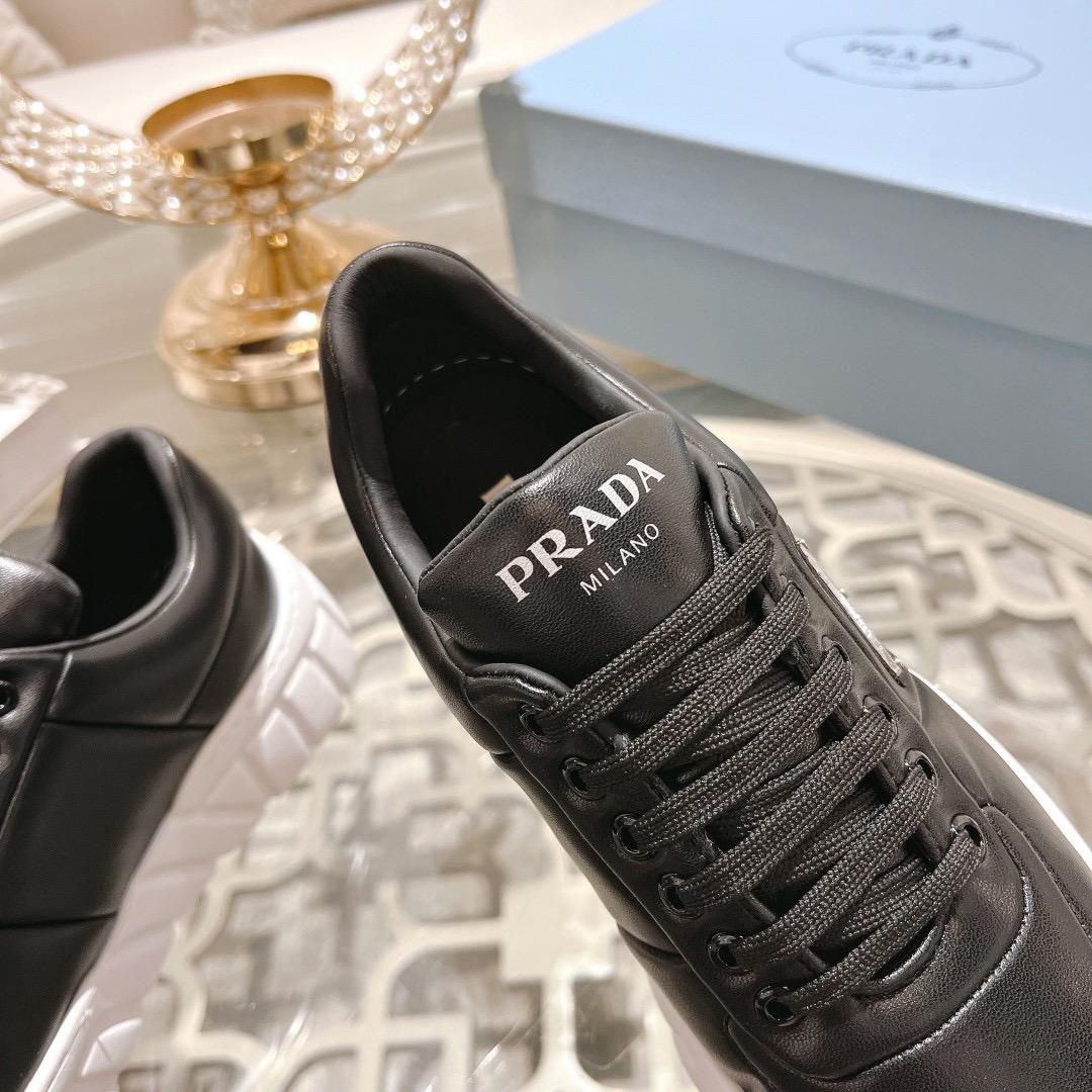 Tênis Couro Preto e Branco