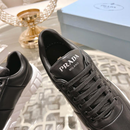 Tênis Couro Preto e Branco