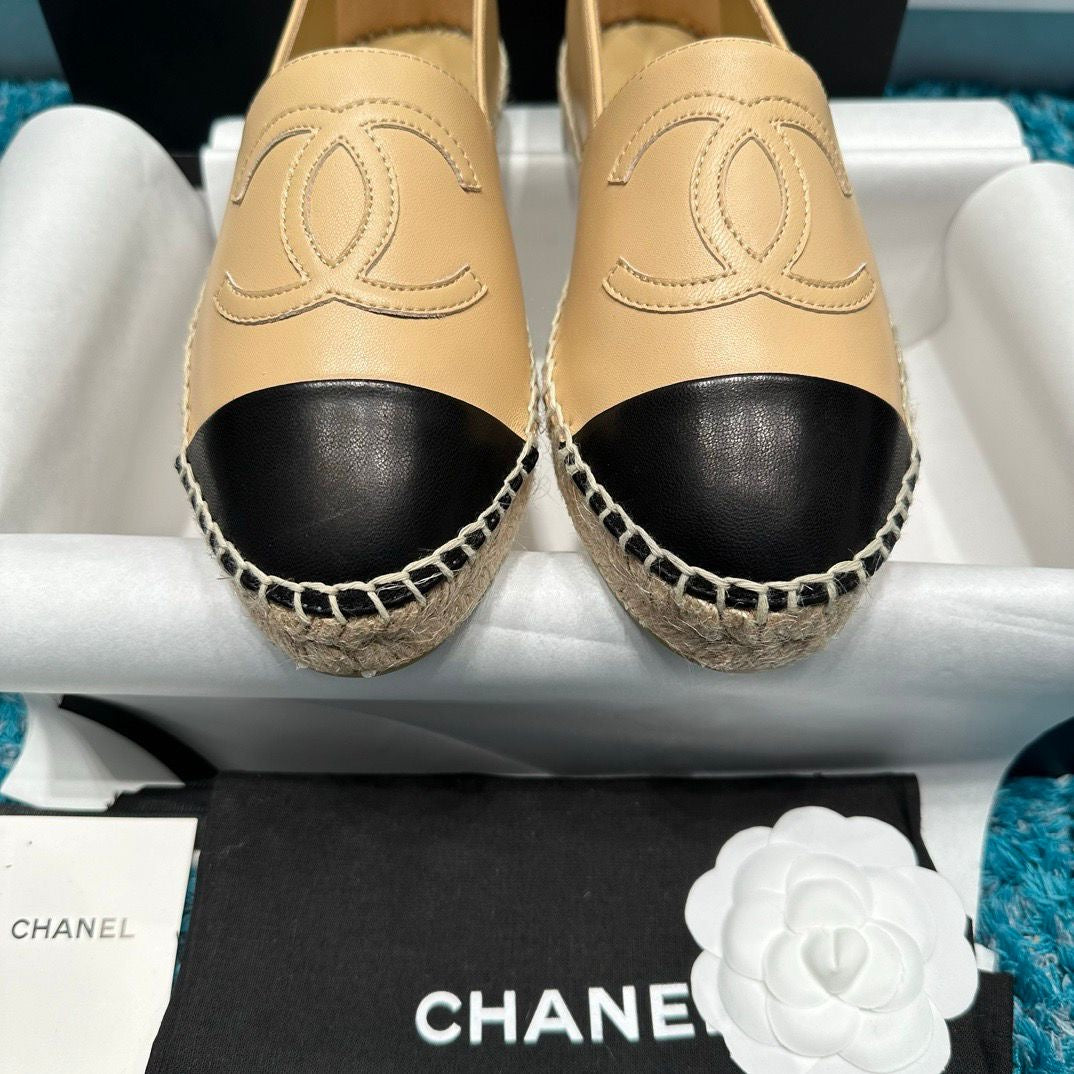 Espadrille Couro Bege e Preto Tira Trançada