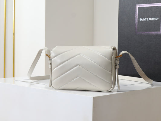 Bolsa crossbody LOULOU toy em couro em MATELASSÉ