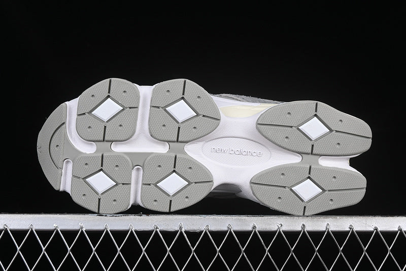 Tênis Runner Cinza e Branco Solado Espesso